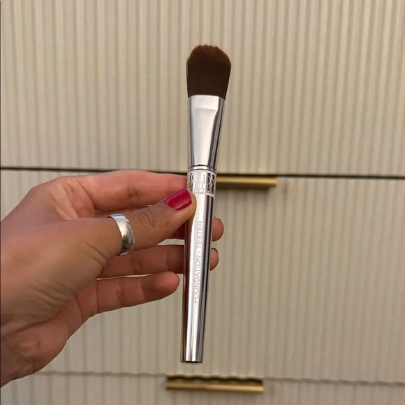 ⚡️Dior•Chrome Silver Foundation Brush💕